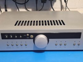 Arcam A85 Integrated Amplifier in Silver