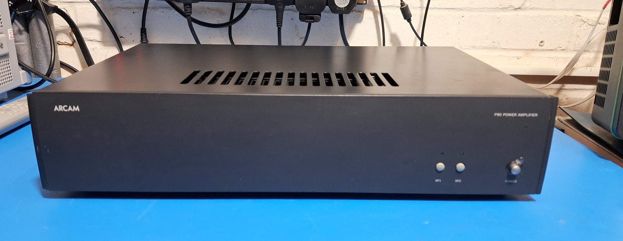Arcam P90 Power Amplifier in Black