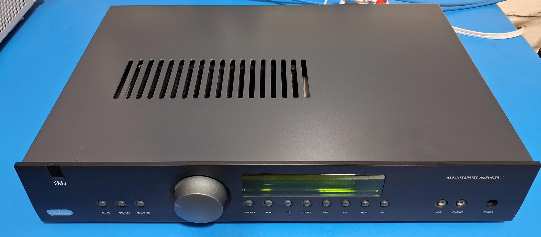 Arcam FMJ A19 Integrated Amplifier with Phono stage - Image 2
